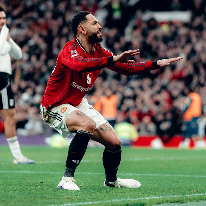 UtdDistrict's tweet photo. 🎙️ | Matheus Cunha:

“Diogo [Dalot] is an unbelievable DJ. He plays a little part of the world for everyone. 

“What kind of things do I like? Wow, I like a lot of Brazilian music, like pagode and ferro.

“I think they are the two rhythms that I like best. But when I moved to England I started to listen to some English music too.” [MU]