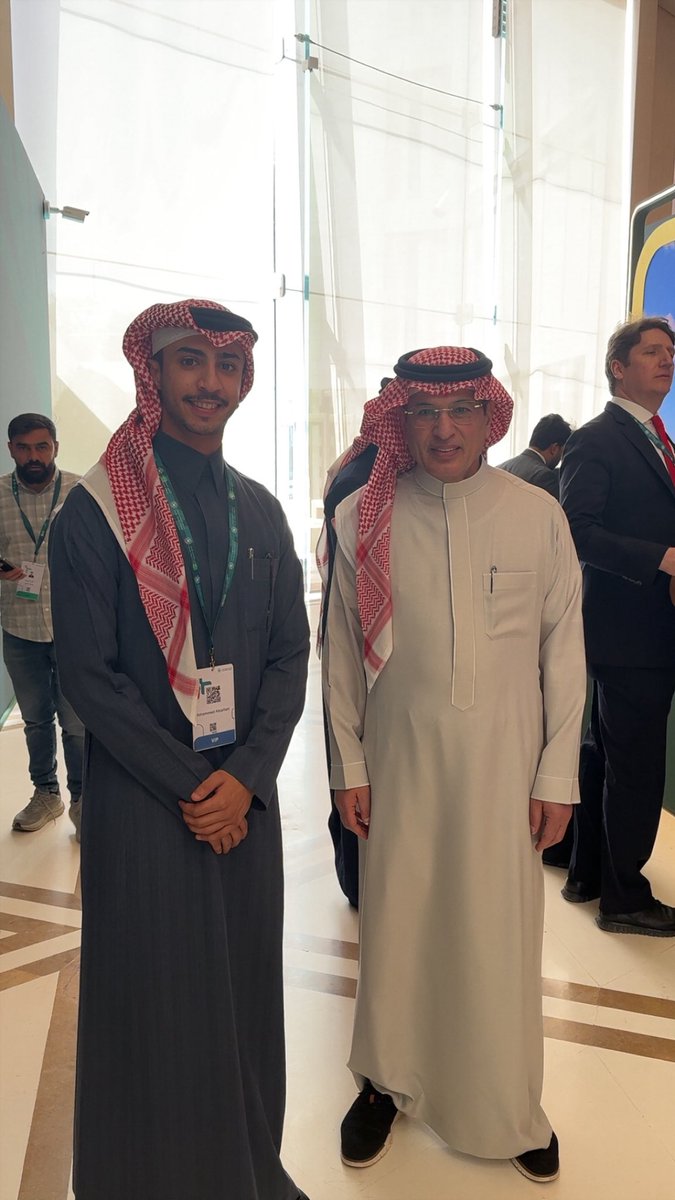 pkc_9's tweet photo. من أهم الاشياء الي تستفيد منها في المنتدى
" معرفة الناس " 

الإلتقاء بالقامات الكبيرة هي قطع مشوار كبير لك في محصولك العلمي .. تنمية لمهاراتك .. الإبصار في توجهك 

الحمدلله عن البدء وعند الختام دائماً وأبداً🙏🏻❤️

أ. فهد الحارثي
أ. عبدالله الشهري
أ. عبدالله الزهراني
أ. أحمد العرفج https://t.co/ExZo2JNgBM