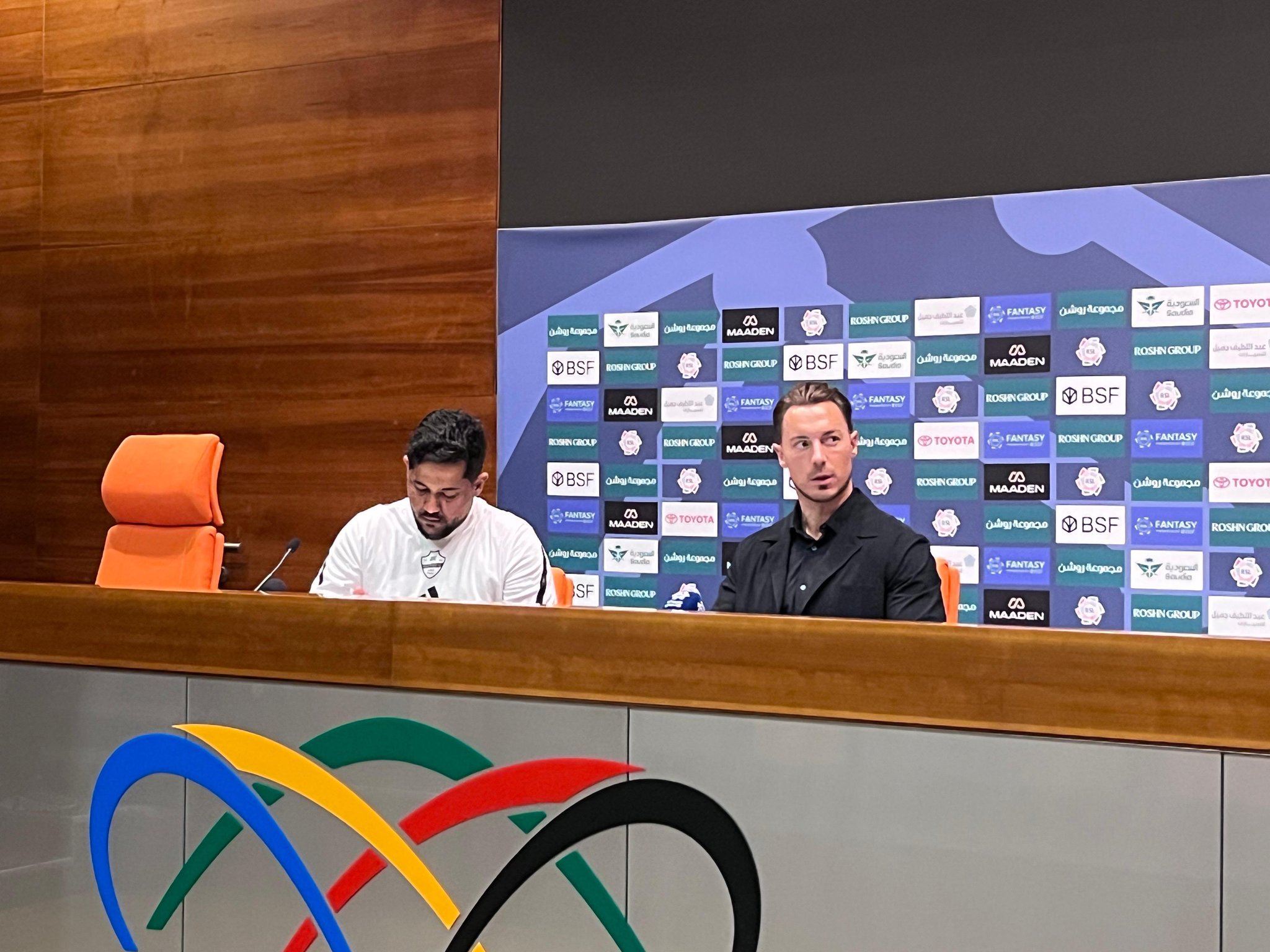 ماتياس يايسله مدرب فريق الأهلي في المؤتمر الصحافي: - انتصار مستحق، فخورون بذلك احتجنا أن نتأقلم مع الجدول سيطرنا على أغلب المباراة حافظنا على شباكنا، وقدمنا مباراة مميزة من الناحية الدفاعية والهجومية رغم الضغط والإرهاق المستمر على كافة اللاعبين. #الأهلي_الحزم 