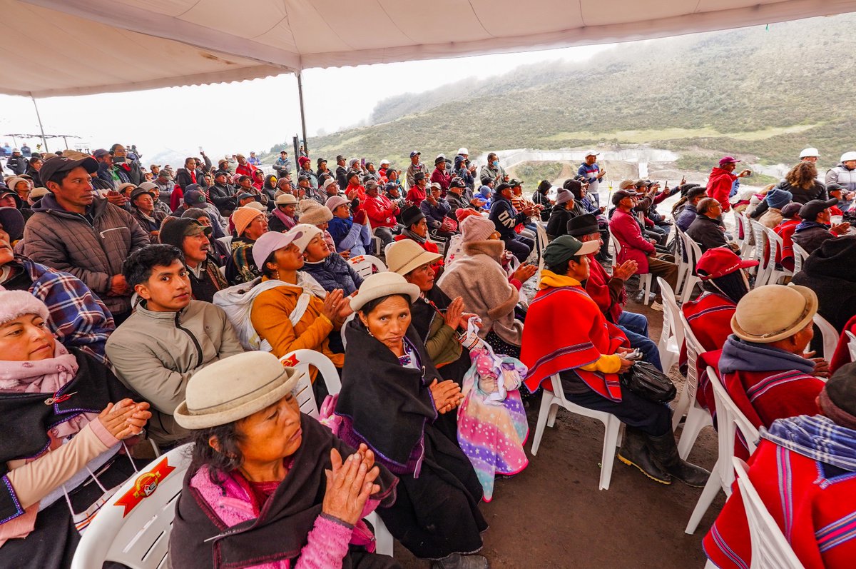 BDEcuadorBP's tweet photo. El Gobierno Nacional del Presidente @danielnoboaok, a través del #BDE y el Ministerio de @FinanzasEc, impulsa una obra estratégica para #Tungurahua: la construcción del embalse Quebrada Chiquicahua, con un financiamiento de USD 26.6 millones.

📌 El 50 % de estos recursos corresponde a financiamiento no reembolsable, orientada a garantizar agua para riego, fortalecer la seguridad hídrica y mejorar las condiciones productivas de las familias agricultoras.

💪 Cuando la inversión pública llega al territorio, el desarrollo se siente en la vida de la gente.

#GestionQueTransformaTerritorios 🇪🇨
#ElNuevoEcuador