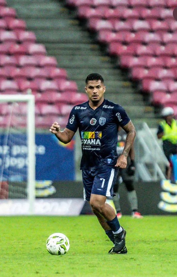FERNANDO PORTEL é jogador de bola. Das poucas peças do Pernambucano que chama atenção, mas é muito bom. Sobra recurso. Nome muito interessante que o DECISÃO foi buscar.