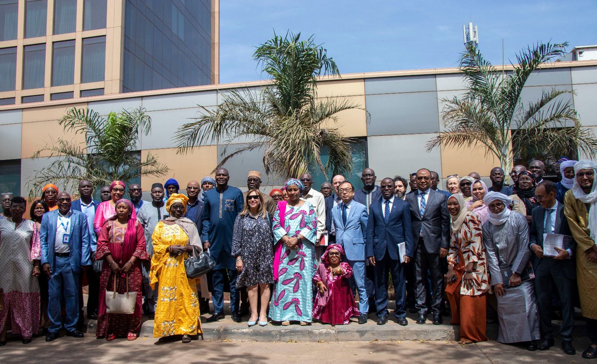 MoussaDiallo209's tweet photo. J’ai eu l’honneur et le plaisir de prendre part aujourd’hui au lancement officiel du Plan de Réponse Humanitaire (HNRP) 2026, aux côtés des autorités gouvernementales et de l’ensemble de la communauté humanitaire. Cet événement marque une étape majeure dans la mobilisation collective en faveur des populations les plus affectées par la crise.

Le HNRP 2026 incarne l’engagement commun à répondre de manière coordonnée, efficace et fondée sur les besoins aux défis humanitaires persistants. Il porte l’espoir de 3,8 millions de personnes ciblées, qui comptent sur notre capacité à agir avec solidarité, responsabilité et détermination.

Plus que jamais, nous devons renforcer nos partenariats, aligner nos efforts et traduire cette ambition collective en actions concrètes sur le terrain. Engageons-nous ensemble pour protéger la dignité humaine et améliorer durablement les conditions de vie des communautés vulnérables.
