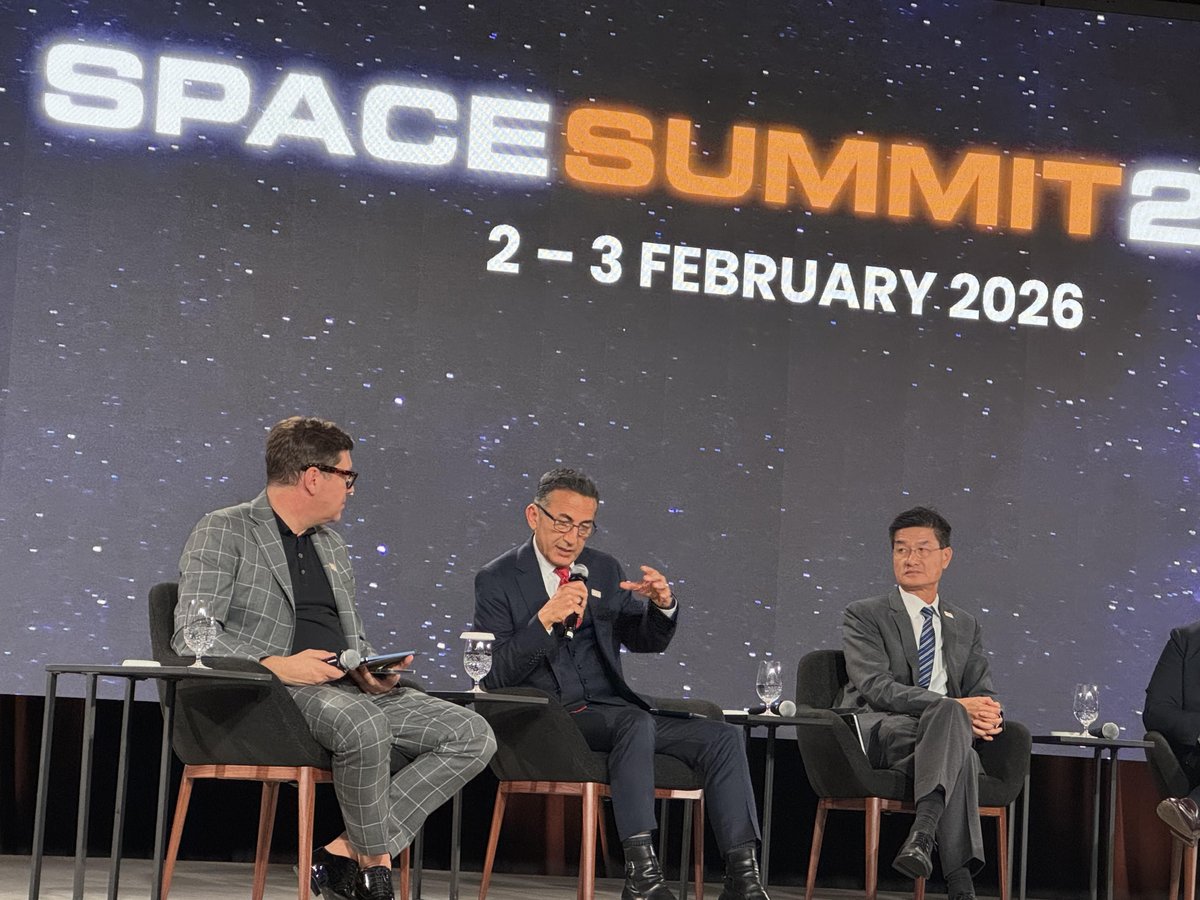 AirbusVentures's tweet photo. Big week in Singapore! 🇸🇬 Thrilled to see our portfolio companies leading the charge at the #SingaporeAirShow and the inaugural Space Summit 2026. From Sands Expo to Changi, the innovation on display is world-class. 🛰️✈️ https://t.co/FhaEP0whCA