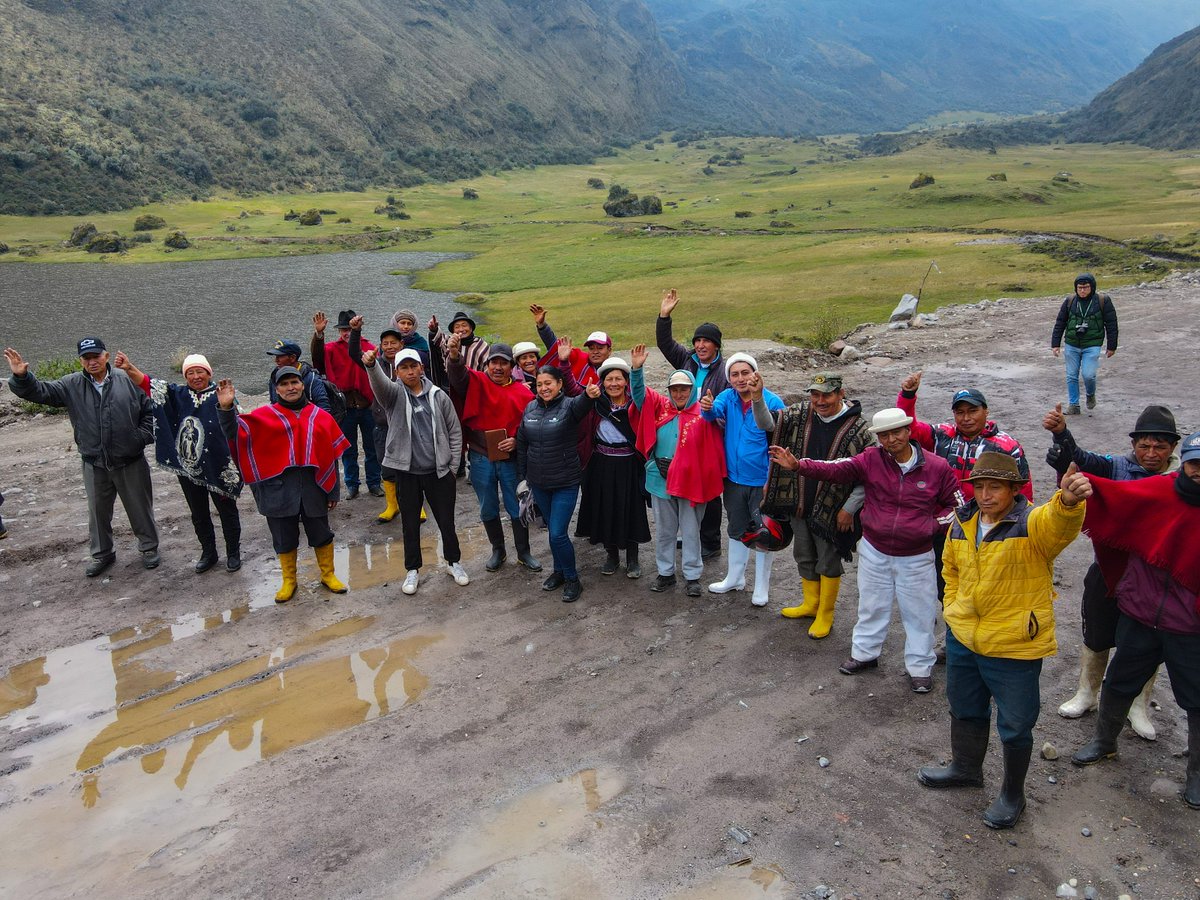 BDEcuadorBP's tweet photo. El Gobierno Nacional del Presidente @danielnoboaok, a través del #BDE y el Ministerio de @FinanzasEc, impulsa una obra estratégica para #Tungurahua: la construcción del embalse Quebrada Chiquicahua, con un financiamiento de USD 26.6 millones.

📌 El 50 % de estos recursos corresponde a financiamiento no reembolsable, orientada a garantizar agua para riego, fortalecer la seguridad hídrica y mejorar las condiciones productivas de las familias agricultoras.

💪 Cuando la inversión pública llega al territorio, el desarrollo se siente en la vida de la gente.

#GestionQueTransformaTerritorios 🇪🇨
#ElNuevoEcuador