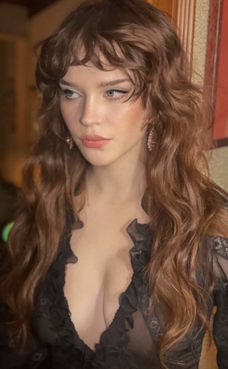 sophie thatcher files tweet media