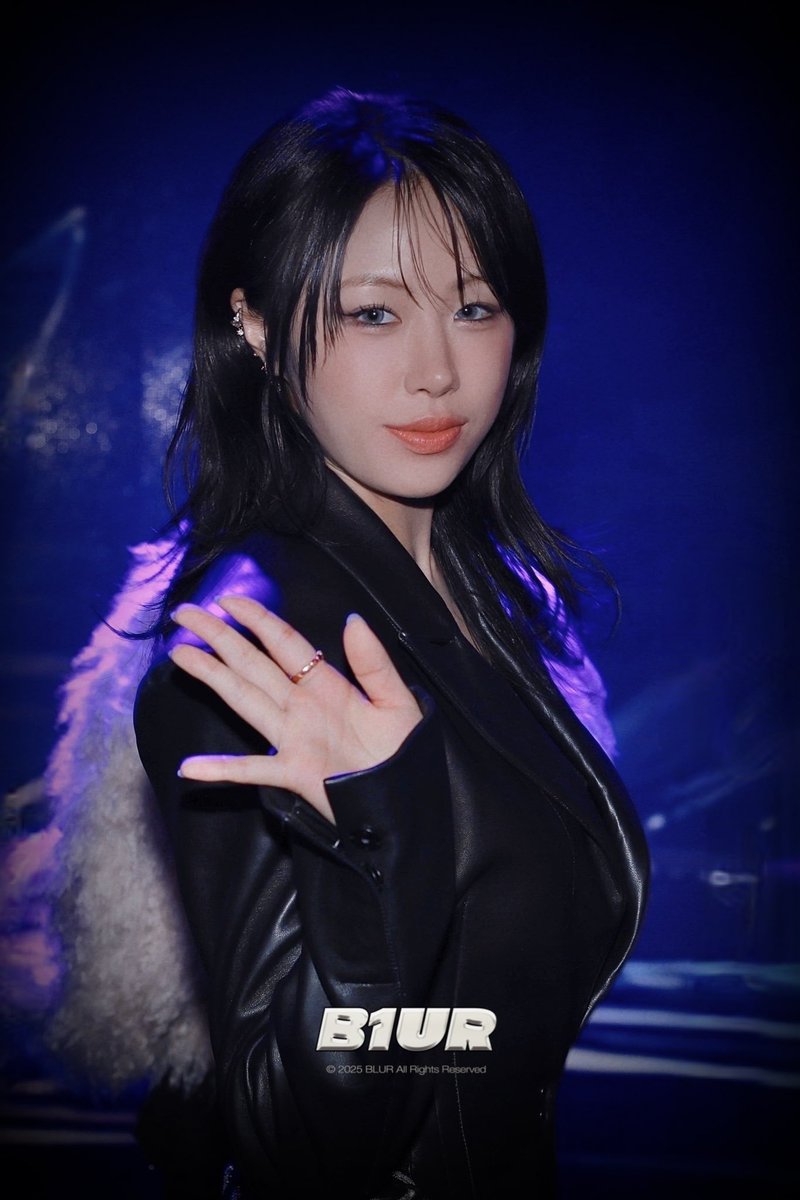 BVILLAINBRASIL's tweet image. 📸 INA na Seoul Fashion Week 2026. 

#이나 #INA #배드빌런 #BADVILLAIN @BADVILLAIN_BPM