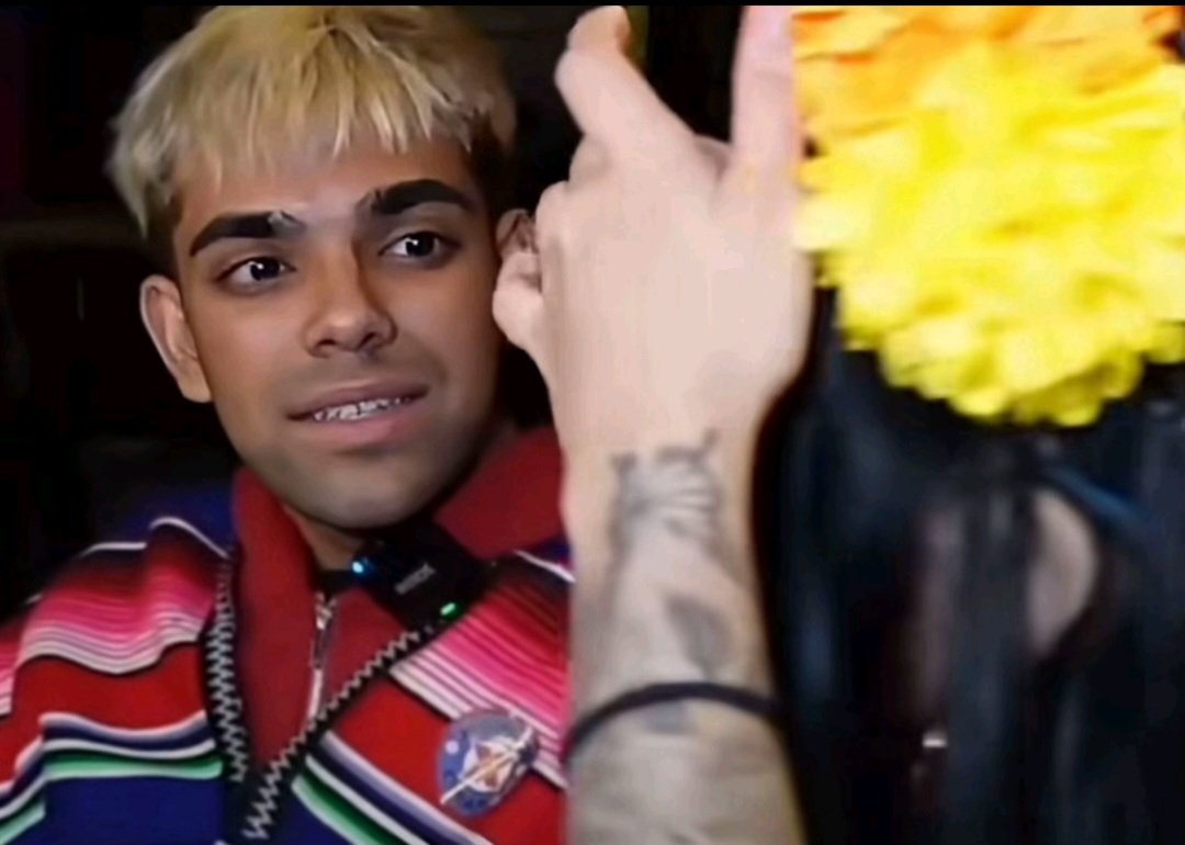 CodeWispP's tweet image. Is this how a nigga looks who slowly  fall in love for a latina 😂