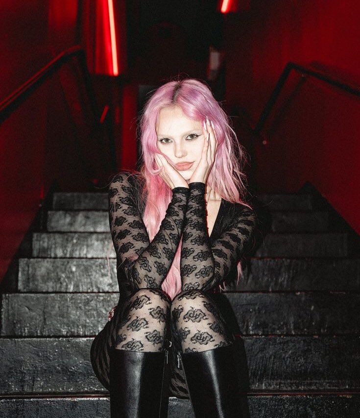 acervoadela_'s tweet image. 🚨URGENTE

Adéla aparentemente colocou os dois dedos dentro de uma armadilha de dedo chinesa e está com os dois dedos presos desde as últimas cinco horas.