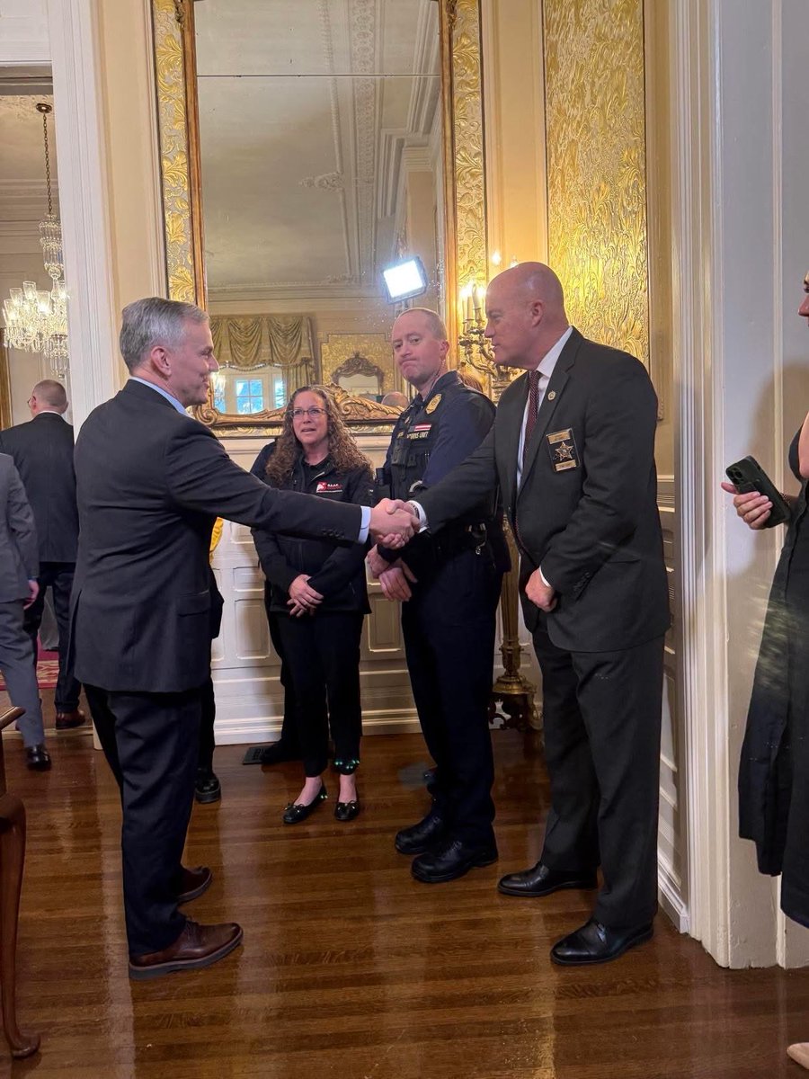 cityofwsfire's tweet image. Kristin Ryan, Director of the #WSFire BEAR Team, attended today’s signing as Governor Josh Stein signed an executive order to strengthen behavioral health care and public safety across NC. Proud to support efforts that better serve our communities. 🔥🤝  #CommunitySupport