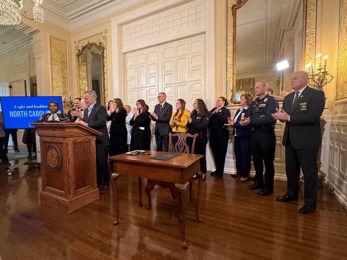 cityofwsfire's tweet image. Kristin Ryan, Director of the #WSFire BEAR Team, attended today’s signing as Governor Josh Stein signed an executive order to strengthen behavioral health care and public safety across NC. Proud to support efforts that better serve our communities. 🔥🤝  #CommunitySupport