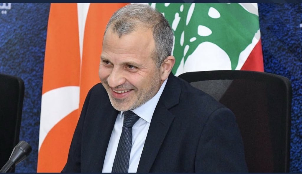 MYRNA7GEHA's tweet photo. الوزير باسيل :  أعتذر عن أيّ إساءة صدرت من قبل جعجع بحقّ والدتي  والوزيرة ندى البستاني وأقول له في ذكرى وفاة والدته "الله يرحم إمّك  ويخلّيلك كلّ محبّينك".
@DrSamirGeagea هيك ناس بتكون و هيك الأخلاق بتكون و حتى هيك السياسية بتكون 
هيدا جبران 
#صار_الوقت_للحقيقة https://t.co/8lVhJ6qTJv