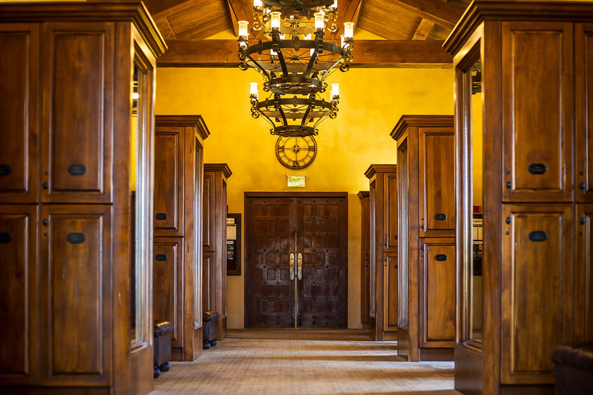 Hollman Lockers tweet media