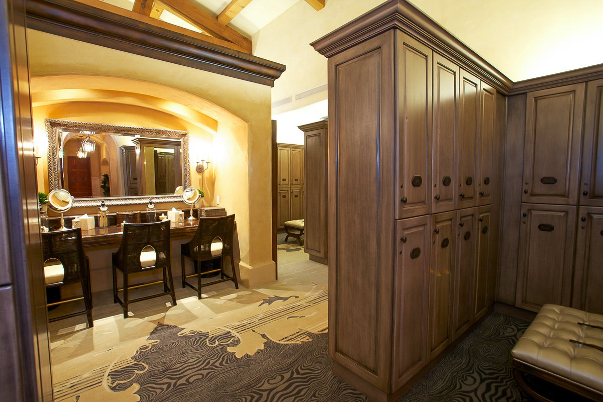 Hollman Lockers tweet media