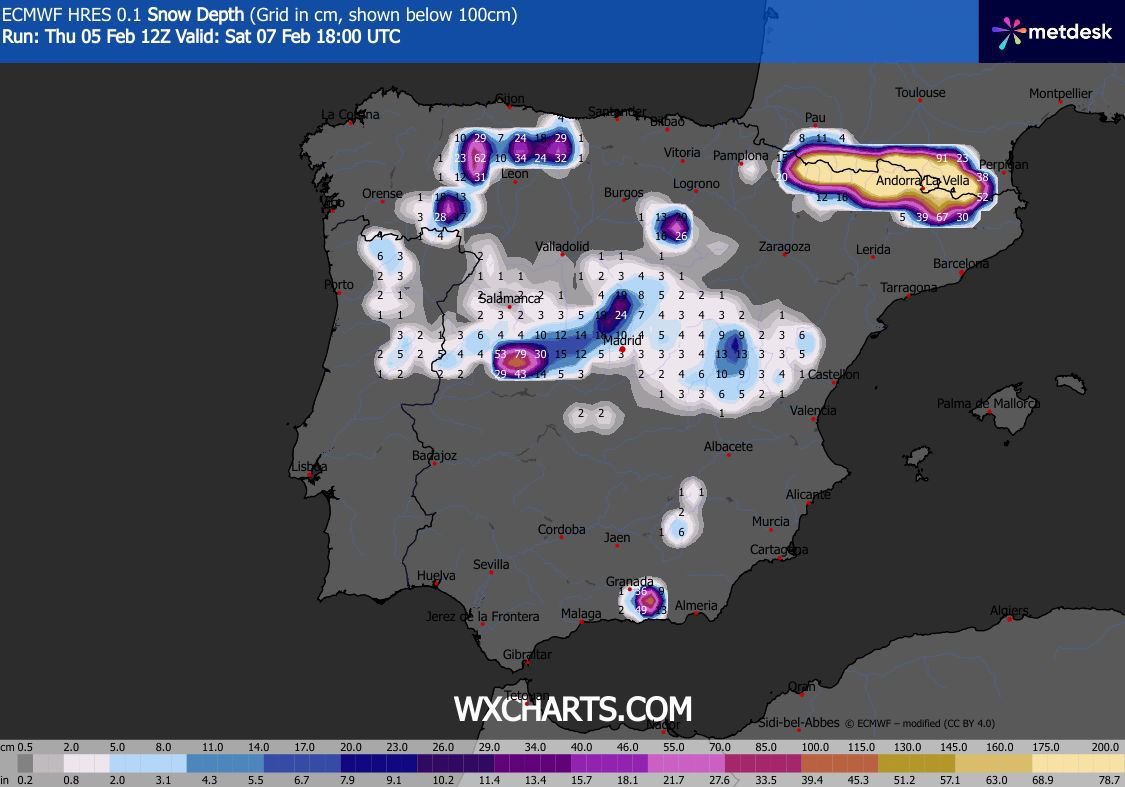 weatherelpilar's tweet photo. 🚨😳Parece broma pero no lo es… este sábado los modelos comienzan a coincidir en una posible nevada en la capital por la tarde, con acumulaciones de varios centímetros. Aún no es seguro, pero la situación empieza a ponerse muy interesante. Seguiremos atentos 👀❄️ #nieve #madrid https://t.co/rUTZRxJQme