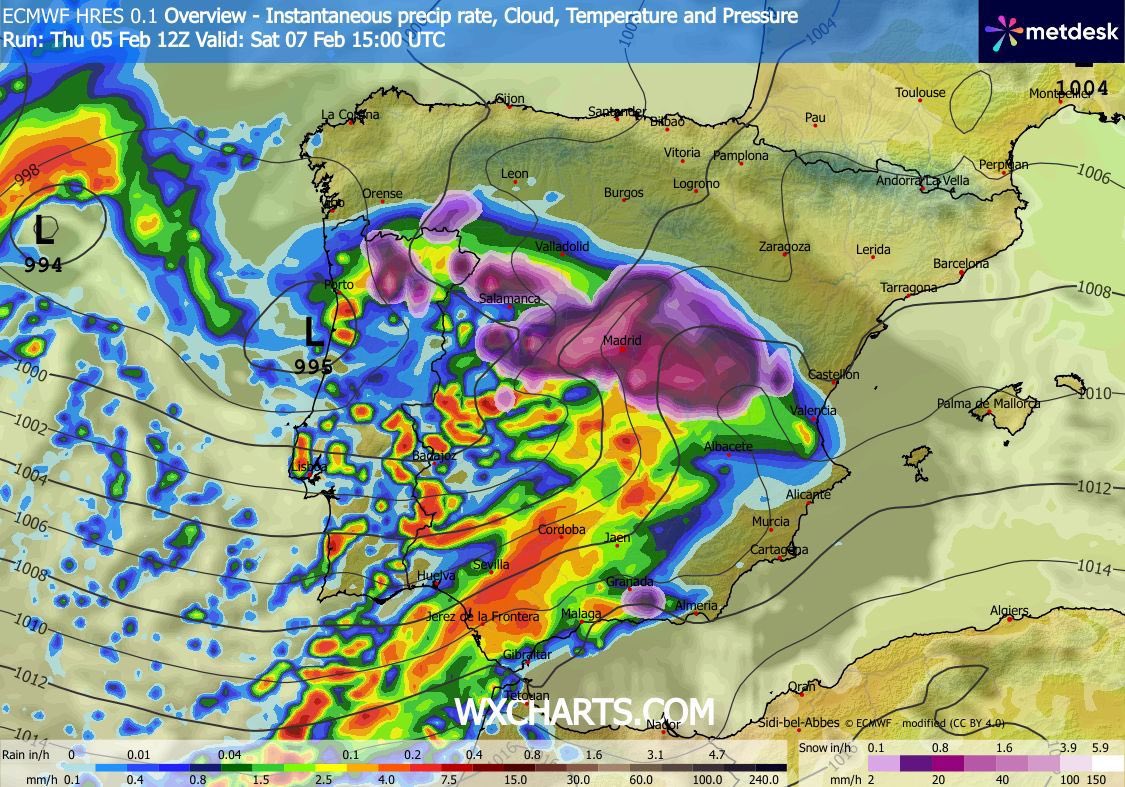 weatherelpilar's tweet photo. 🚨😳Parece broma pero no lo es… este sábado los modelos comienzan a coincidir en una posible nevada en la capital por la tarde, con acumulaciones de varios centímetros. Aún no es seguro, pero la situación empieza a ponerse muy interesante. Seguiremos atentos 👀❄️ #nieve #madrid https://t.co/rUTZRxJQme