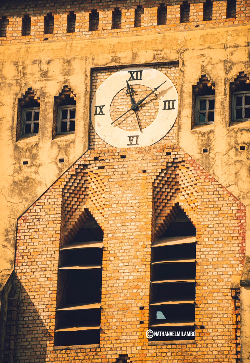 La cathédrale Notre-Dame des Sept Douleurs de Kisantu, située dans le Kongo Central (RDC),🇨🇩😍

est l'une des plus grandes églises du pays et une pièce maîtresse de l'architecture toscane en briques. Construite entre 1926 et 1936 par des jésuites belges

📸byme