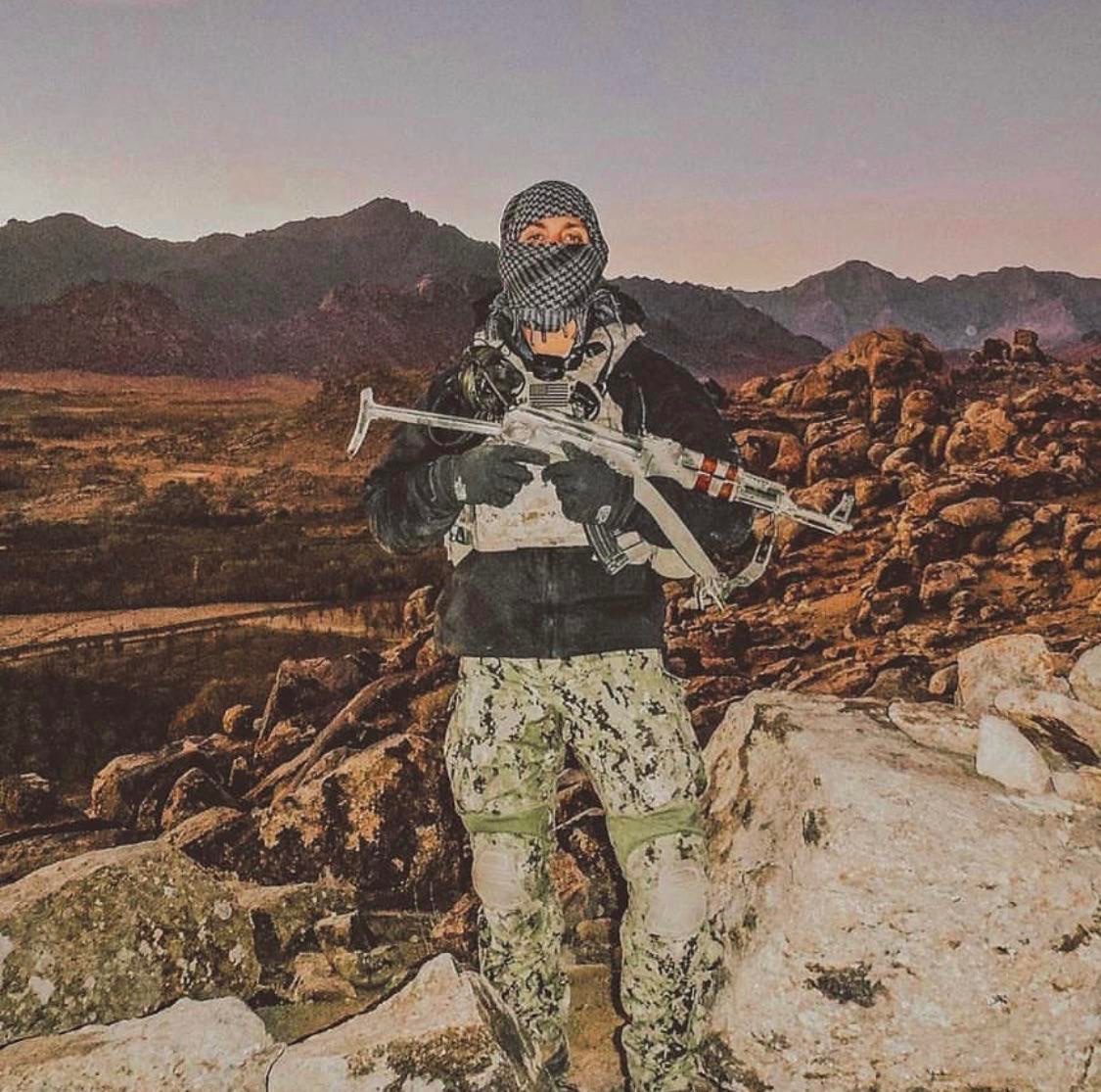 DocStrangelove2's tweet photo. >dripped out
>painted AK
>confident stance https://t.co/aseLQbXhs3