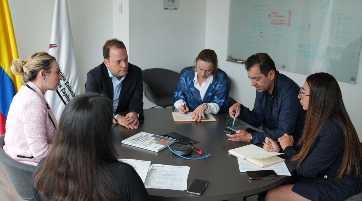 Hoy en <a href="/Asocapitales/">Asocapitales</a> adelantamos una valiosa reunión para articular acciones de respuesta frente a la emergencia por lluvias que afecta a Riohacha, donde más de 4.600 familias resultaron damnificadas, una situación que supera la capacidad operativa y presupuestal del Distrito.