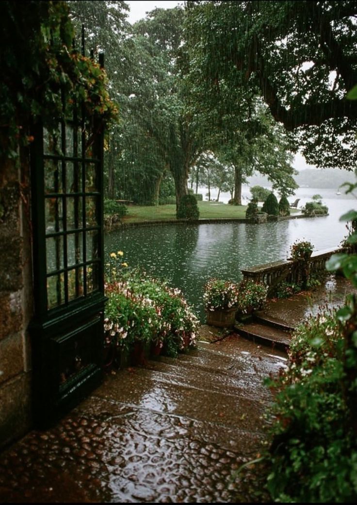 yağmur sesi, toprak kokusu..