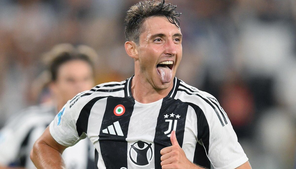 mbangula51's tweet photo. He can't defend
He can't attack
Andrea Cambiaso is our wingback 🎵🎵🎵🎵
#ATAJUV https://t.co/U0YSbJ1fL7