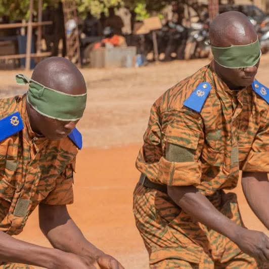 burkina24's tweet image. 🇧🇫 Sortie de 351 nouvelles recrues au Camp Général Baba Sy 

Source : #EMGA
#Burkina24