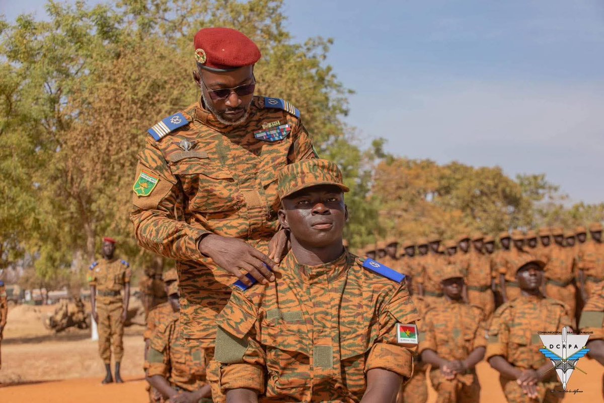 burkina24's tweet image. 🇧🇫 Sortie de 351 nouvelles recrues au Camp Général Baba Sy 

Source : #EMGA
#Burkina24