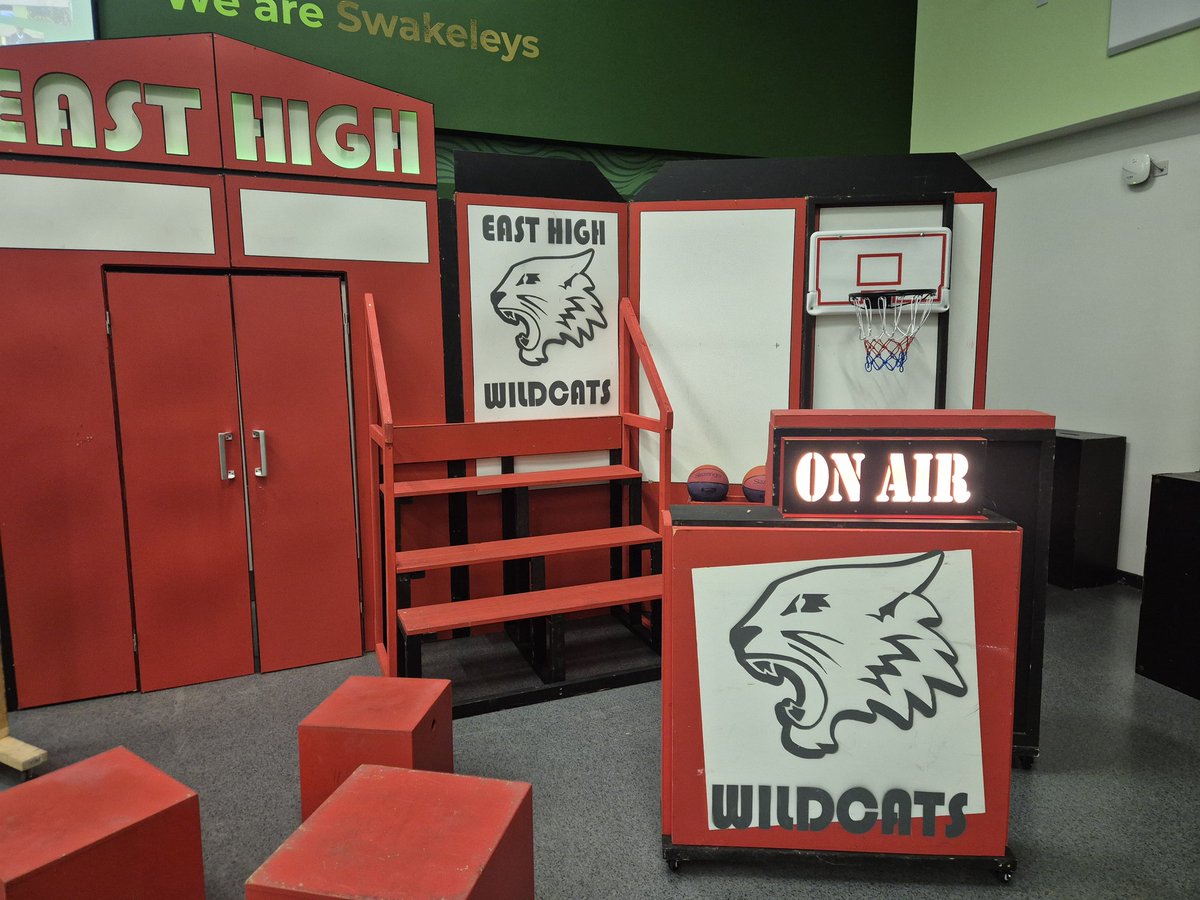 SetForTheShow tweet media