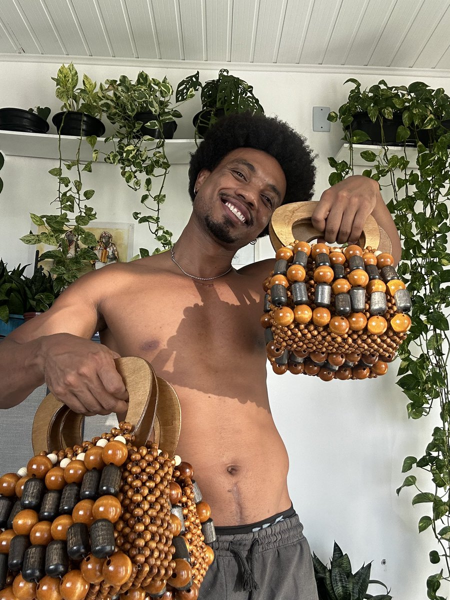 UESLINA (O menino das miçangas) tweet media