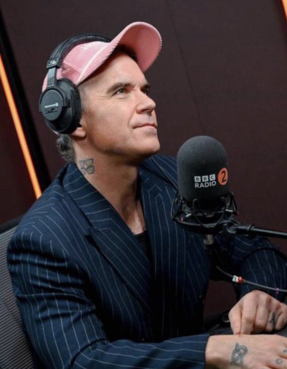 c0ckdj's tweet photo. Singer Robbie Williams donates $100,000 dollars to the LGBTQ+ community.

"let me in" he states. https://t.co/C83MA9ZSK4