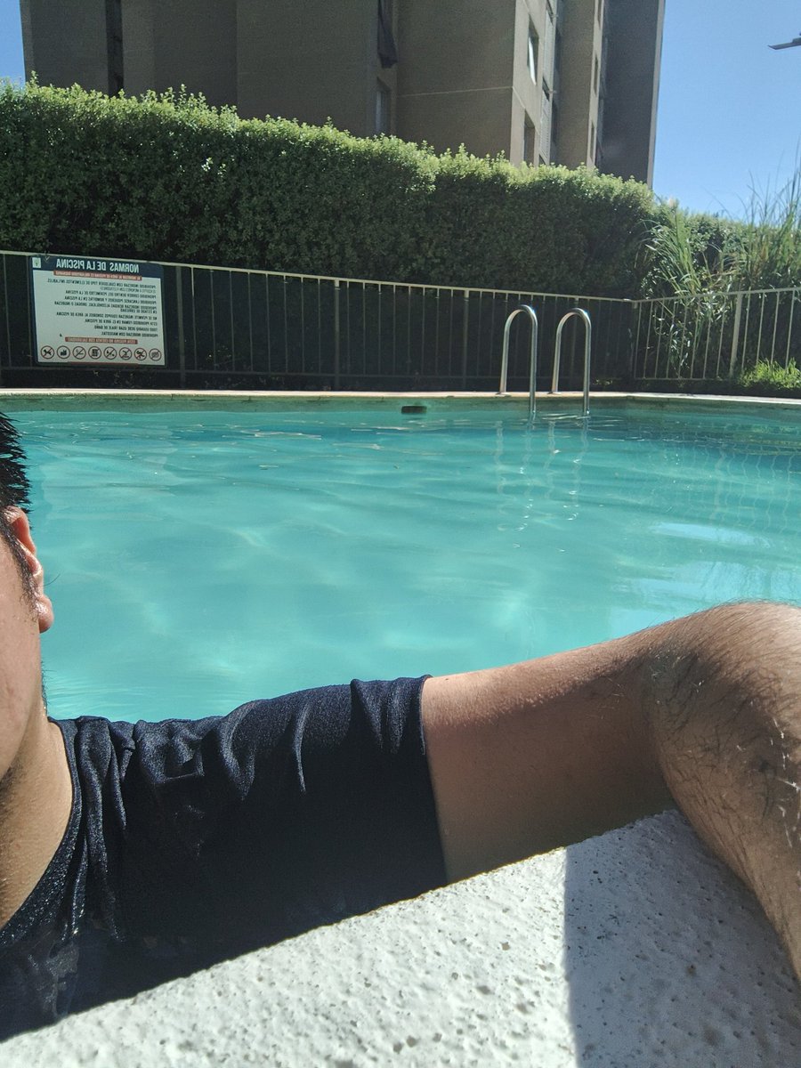 Polar25Ls's tweet photo. Hoy no tuve piscina sola 😔😔😔 https://t.co/LokF88Y5AJ
