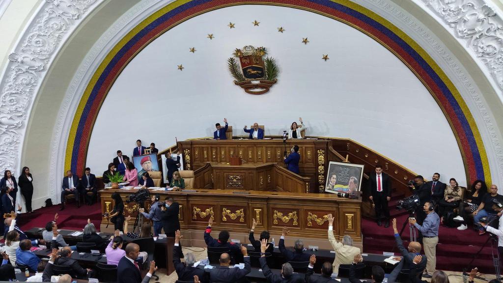 Aprueban en 1era discusión Ley de Amnistía para Venezuela +Anteproyecto acortar.link/e6Nqkn