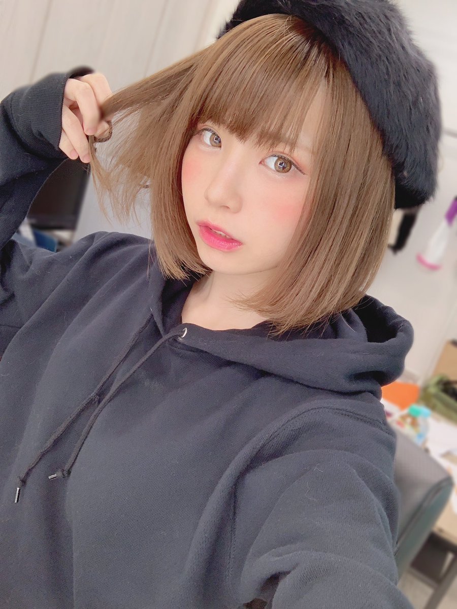 tetsuryu1970's tweet photo. おはようございます😊えなこりんたまらん可愛いね💕💕💕💕
#えなこ https://t.co/649j5fgCix