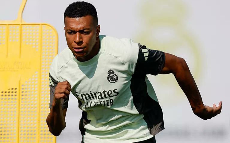 MundoDespectivo's tweet image. 🚨 #ULTIMAHORA 🚨

💥Kylian Mbappé sintió molestias en el entrenamiento de hoy mientras practicaba el piscinazo y podría perderse el partido de semifinales de Copa del Rey.