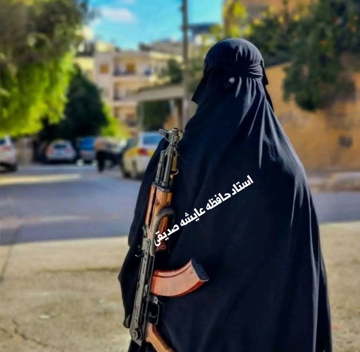 زن با غیرت پیش از احساس  موضع خود را تعیین می‌کند زیرا می‌داند احساس می‌گذرد  اما سقوط عزت، نسل‌ها را آسیب می‌زند