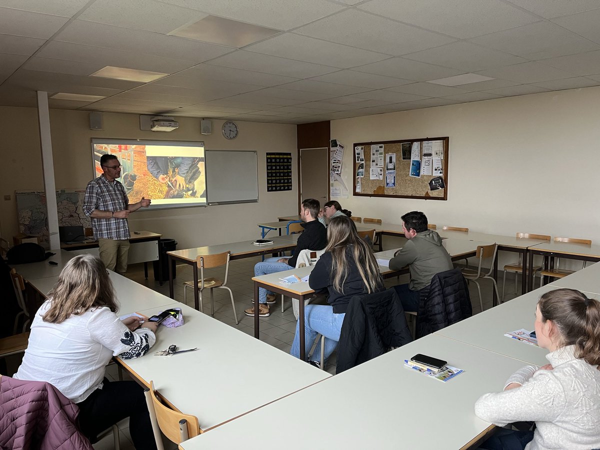 eric_ardennes's tweet photo. Aujourd’hui c’était la réunion des maîtres de stages et d’apprentissage du lycée agricole de #Rethel
Intervention de Christophe Geoffroy ancien kiné des @equipedefrance du réseau Kiné Form santé 🏋🏻♀️
Et du vétérinaire Pierre Kirch du réseau Happy Vet 🐮
Bien être des animaux et bien-être des éleveurs : une seule santé