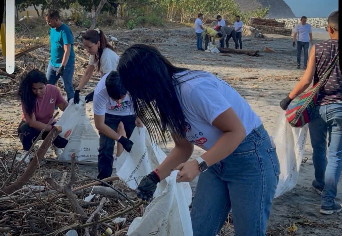 Samarios, solo trabajando de la mano y aunando esfuerzos podremos pasar esta triste página que dejó el frente frío, cuyas fuertes lluvias afectaron gravemente a varios sectores de la ciudad.

Que esta emergencia sea una oportunidad para tomar conciencia: necesitamos construir un