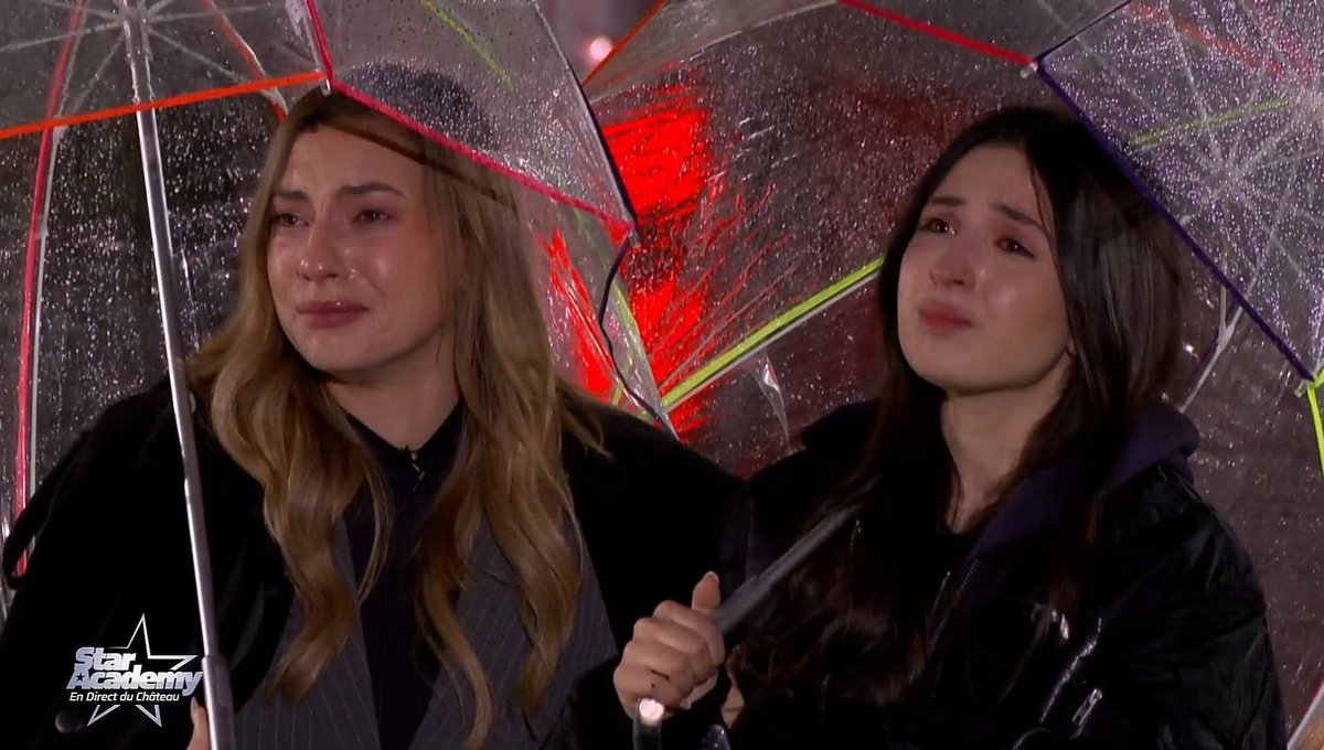 viralvxrd's tweet photo. Léa et Ambre ont quitté définitivement le château #staracademylelive https://t.co/6iw1riND0o