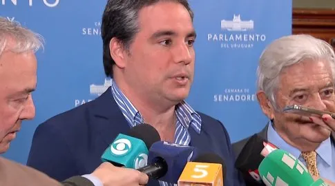 cabezamartini's tweet photo. 🔴Ex diputado Javier Radiccioni agredió a su ex pareja, la fiscal Eliana Travers, estando embarazada y frente a su hijo de 9 meses, según relató la víctima, informó Eduardo Preve. También la amenazó con un arma de fuego, siendo diputado. La víctima también aportó pruebas, además del relato.