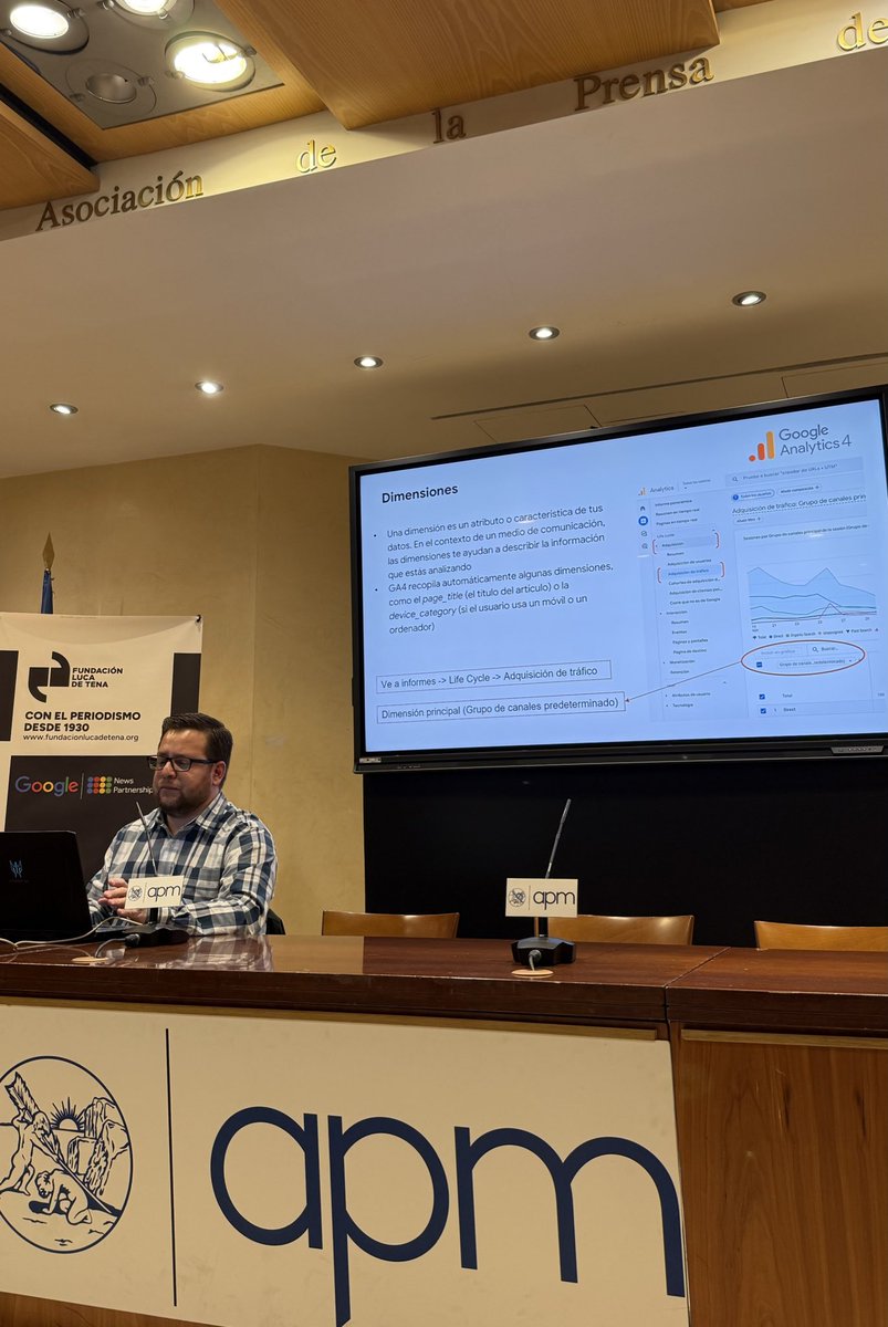 sandramorenog_'s tweet photo. 📊 Hoy en el taller de #GoogleAnalytics4 de la @aprensamadrid y @FundLucaDeTena hemos visto cómo analizar métricas clave, interpretar datos de comportamiento y aplicar Insights a la estrategia de contenidos digitales.
Gracias a Andrés León por una sesión tan clara y práctica 🙌🏼 https://t.co/DS9oK5zMSd