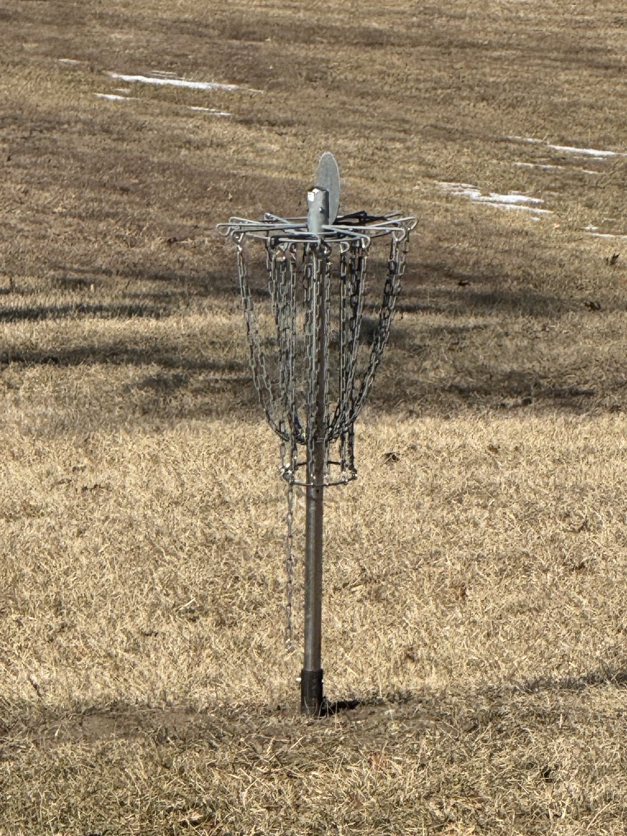 weightman_eric's tweet photo. One of my favorite outdoor activities that I’ve gotten into lately is disc golf. @MissouriWestern has a course on campus that is open for anyone to play. Even when the weather is cold, this activity is one that I will surely use! #JOU432 https://t.co/z3fzHjPwRJ