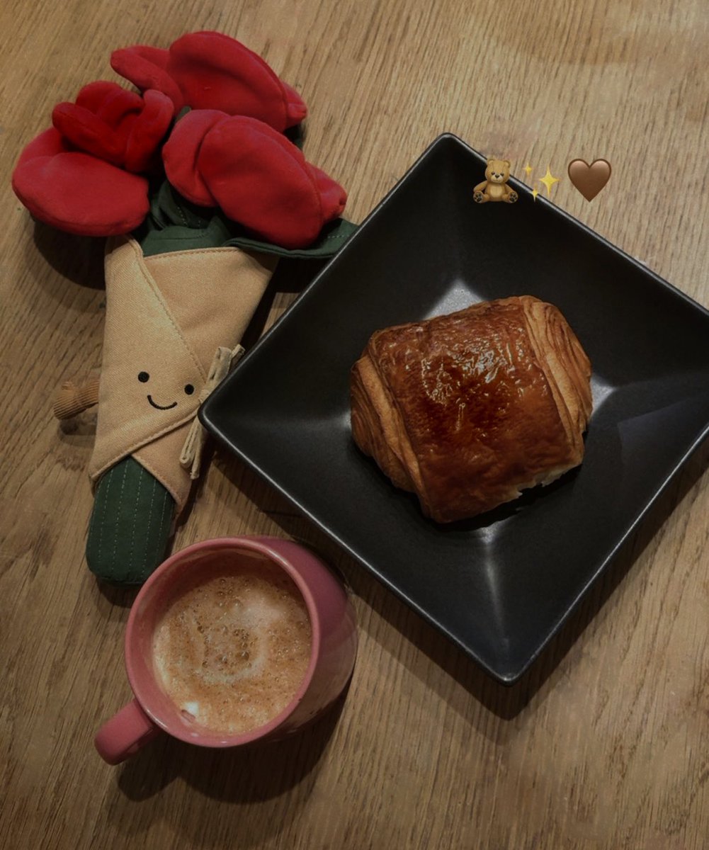 m813_'s tweet photo. I got it..
*couldn't skip the cuteness!*🌹
#jellycat https://t.co/lDKxgK2kYv