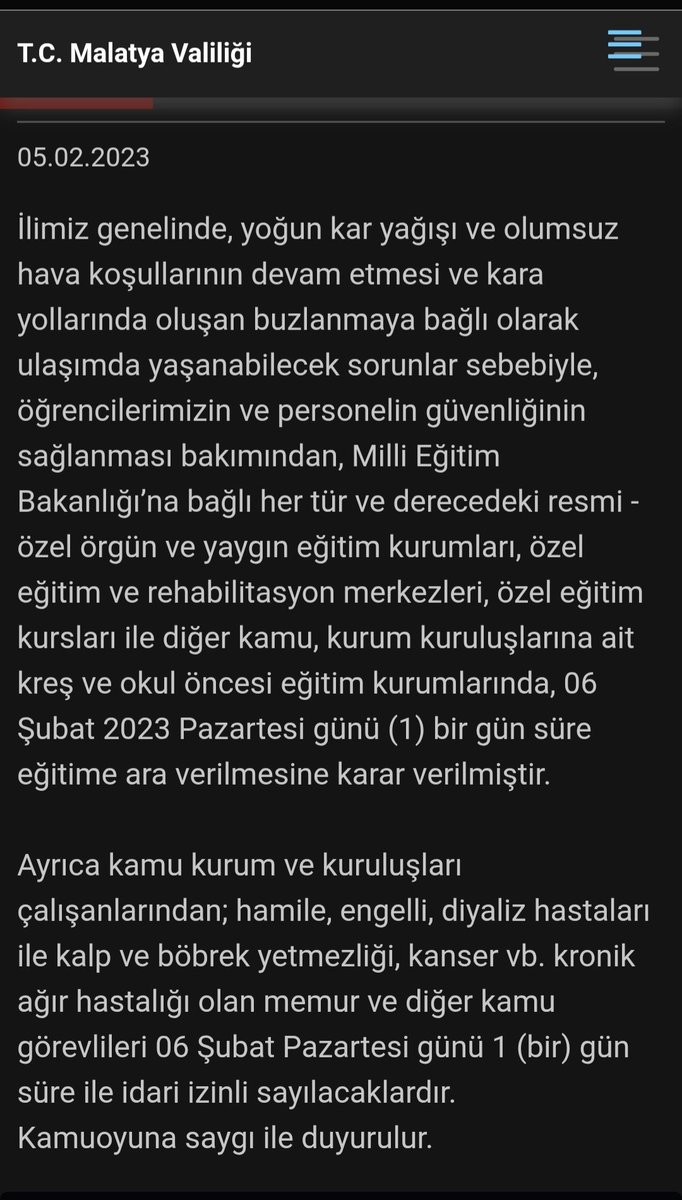 ergun44's tweet photo. 5 Şubat 2023 tarihinde, Malatya 'mız geceye bu duyuru ile girmiş. Öğrenciler o gece mutlu mutlu yatağa girmiş, sabah oynayacağı 'kar topu'nu hayal etmişti... Ama o gece...
#6şubat
#malatya
#deprem
#unutma https://t.co/zBOIIYYkO3