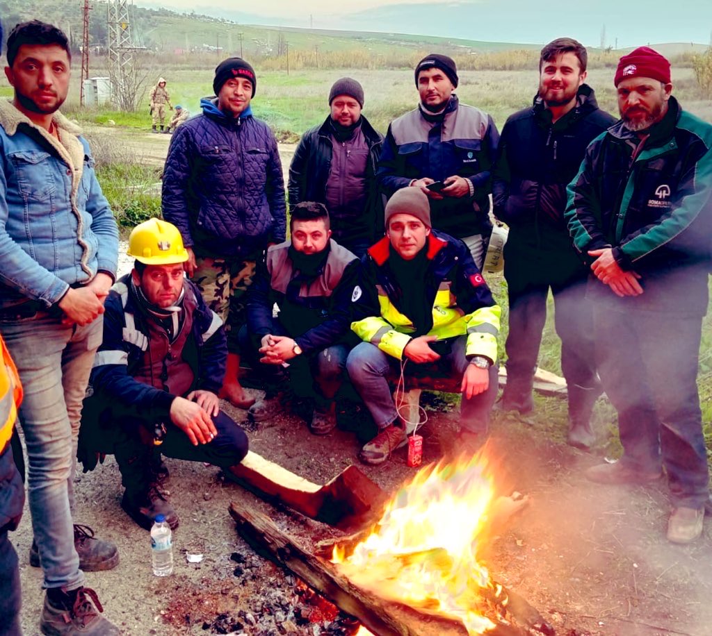 yemrebayrakli's tweet photo. Rabbim bu memlekete bir daha afet yaşatmasın.

Unutmadık, unutmayacağız.

Hayatını kaybeden vatandaşlarımızı rahmet ve saygıyla anıyorum.

#6subat2023 https://t.co/t3qu6unFJP
