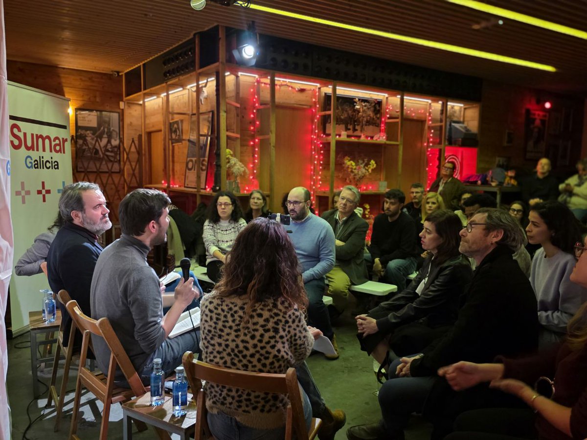 rubeperezc's tweet photo. Cuando el odio se normaliza, la democracia retrocede. Y quien más lo sufren es la infancia y la juventud.

Hoy, en Compostela con @sumargalicia, debatiendo de discursos de odio y la urgencia de regular unos entornos digitales que hoy operan sin límites. https://t.co/8VkZdVQuSt