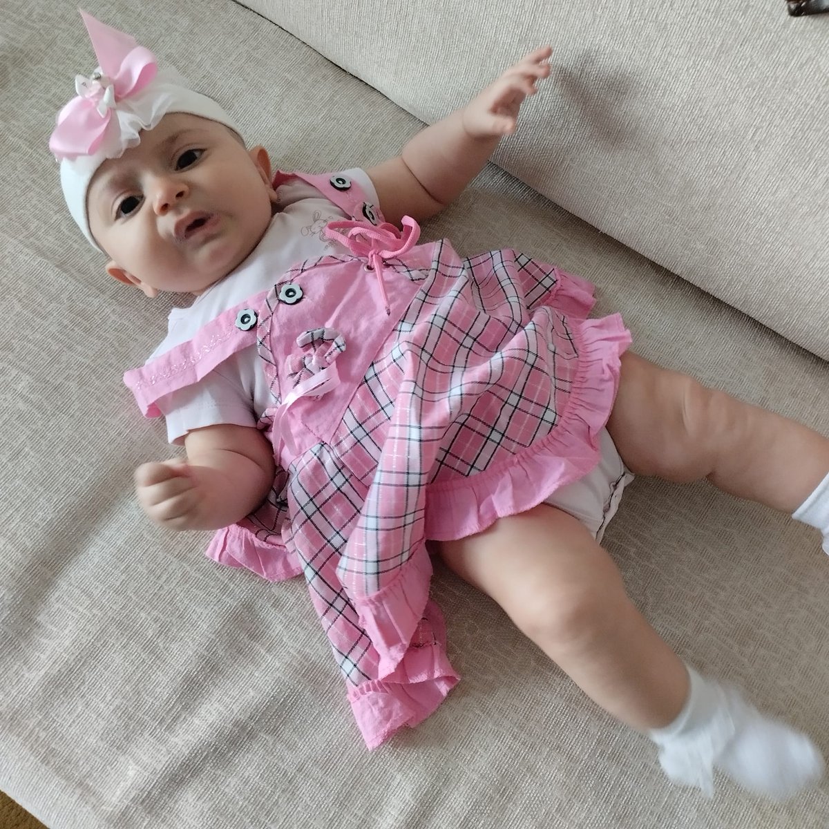 Düşünebiliyor musunuz, şu bebek 102 gündür Sincan'da hapiste. 

KHK'lı öğretmen Emine Sarıoğlu, 21 aylık kızıyla birlikte 27 Ekim'de tutuklandı. 

#OHALBittiKHKBitmedi