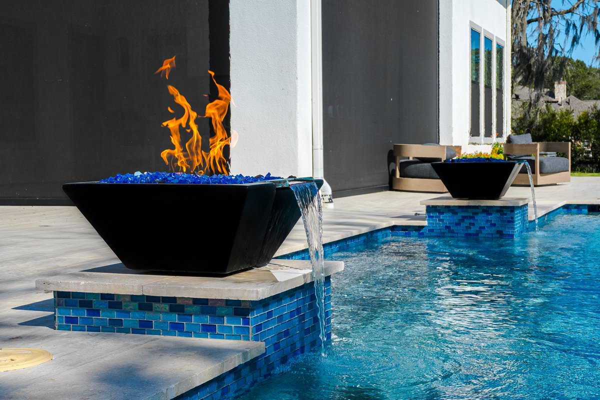 PlatinumPools's tweet image. Fire pits and pools are the perfect combo for year-round backyard use. Warm nights and cool water create balance.

#FirePitDesign #OutdoorFeatures #BackyardUpgrade