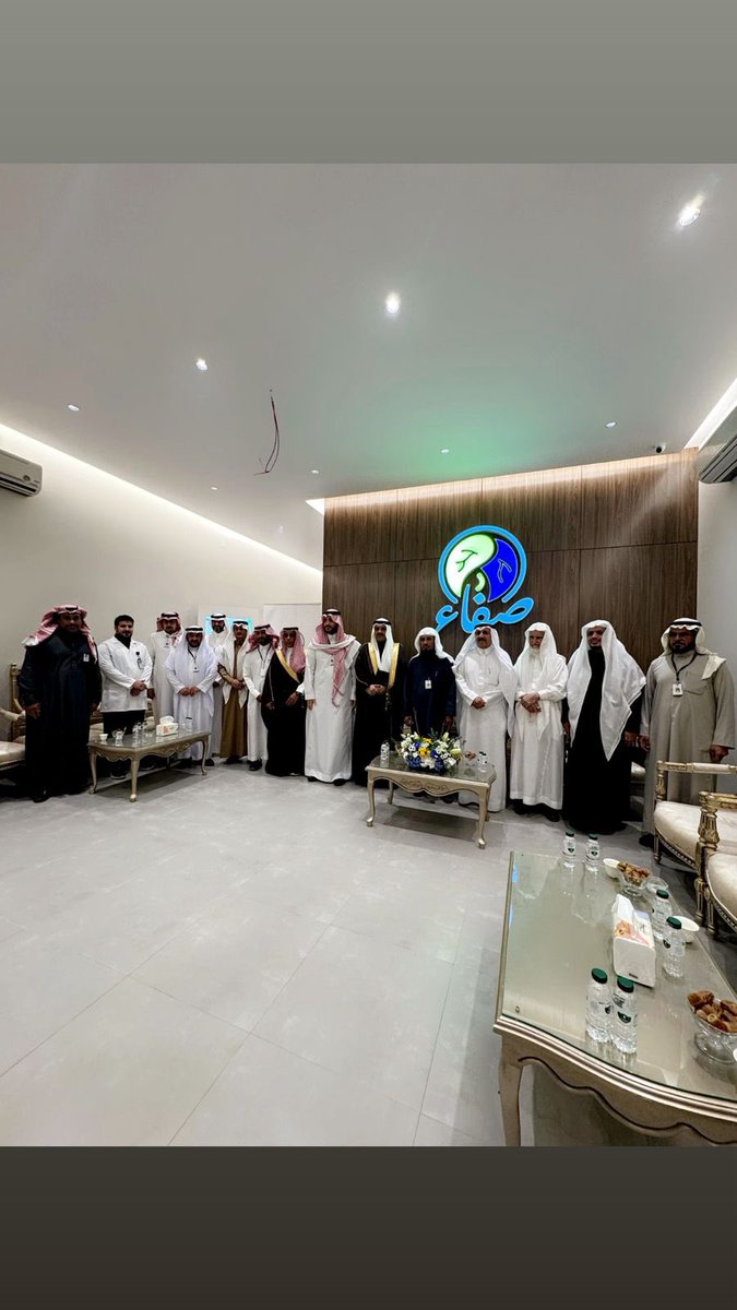 تفضل سعادة محافظ الرس 

الأستاذ سعود بن حسين العساف

بتدشين المقر الجديد لجمعية الوقاية من التدخين بالرس( صفاء ) وذلك بحضور عدد من رؤساء الجهات ذات العلاقة، حيث اطلع سعادته على ما تشتمل عليه الجمعية من عيادات و خدمات متخصصة و آليات متابعة و دعم للمستفيدين كما استمع سعادته  لموجز