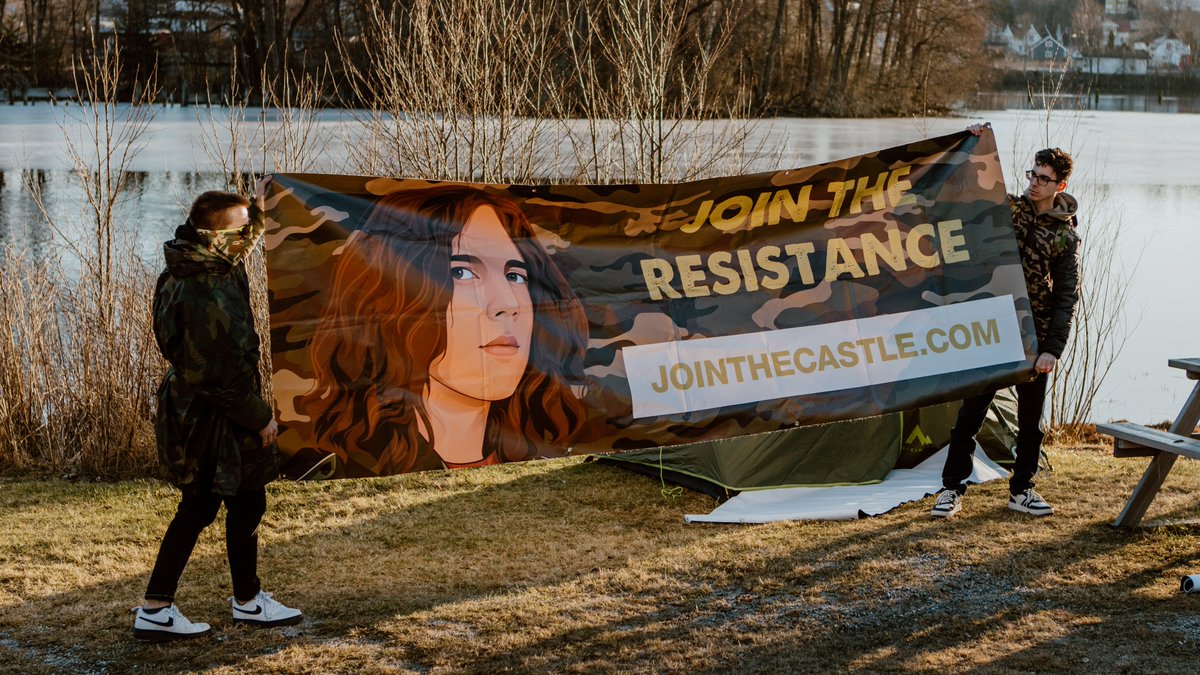 supr3me- tweet media