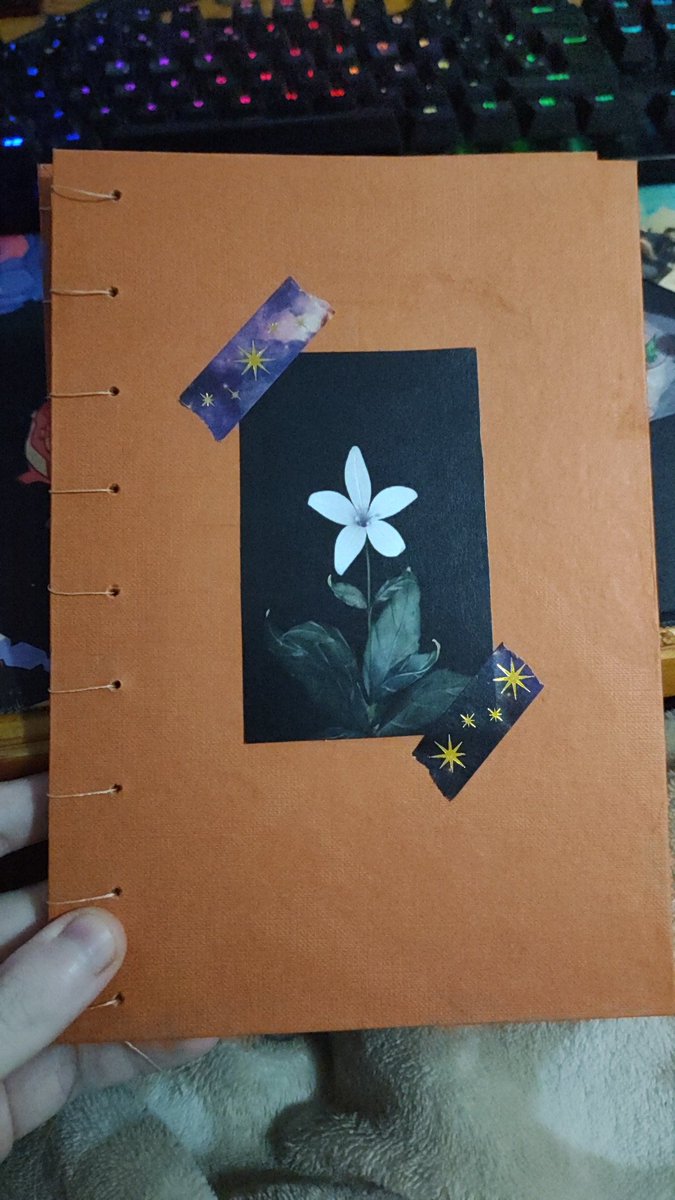 He empezado la libreta que me hizo Antonio para meter/pegar todos los recuerdos que vaya viendo chulos