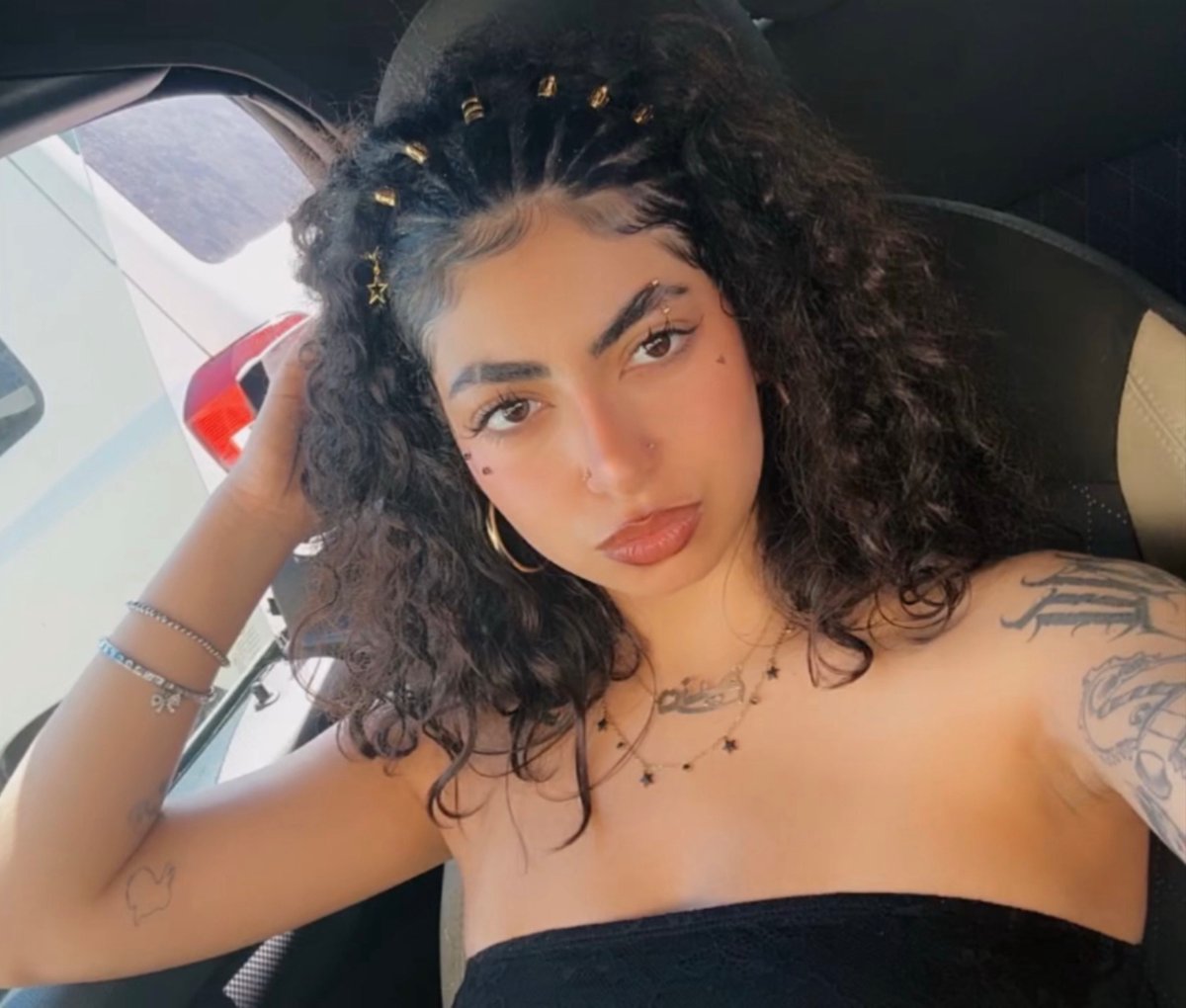 my dms are open if anyone wanna be friends 🤍